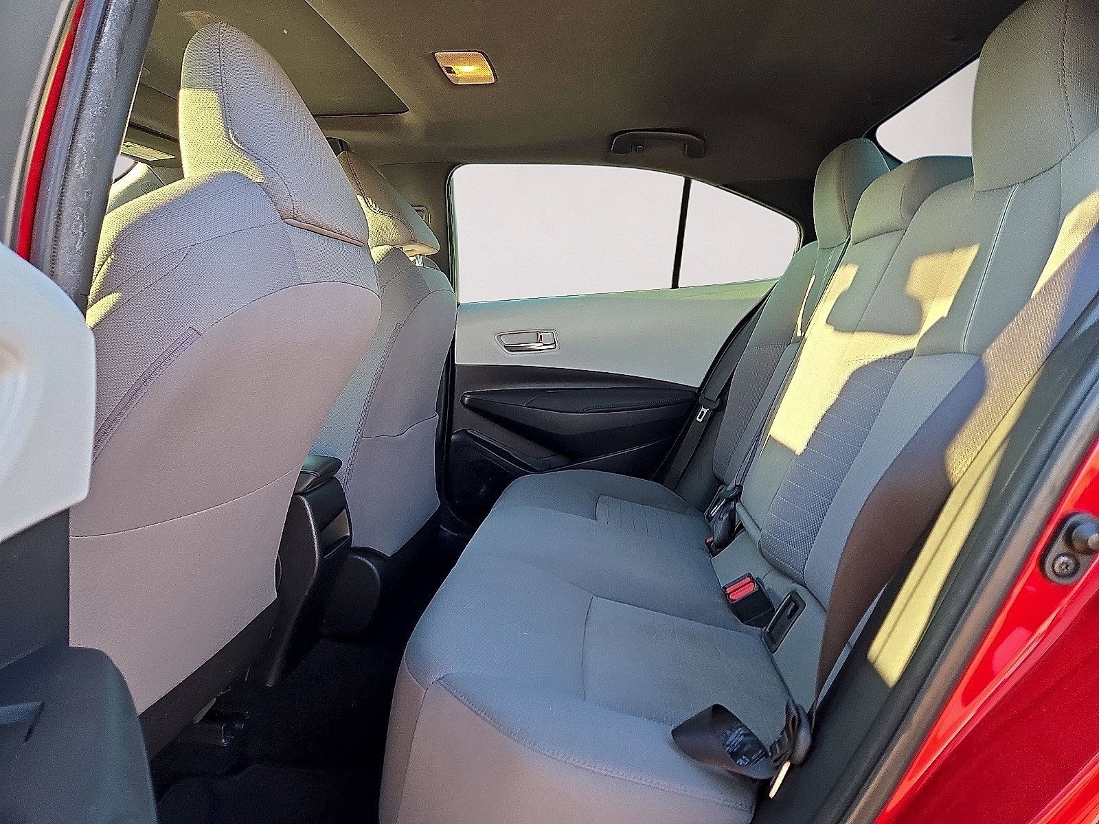 Used 2020 Toyota Corolla SE w/ SE Premium Package FWD image 15