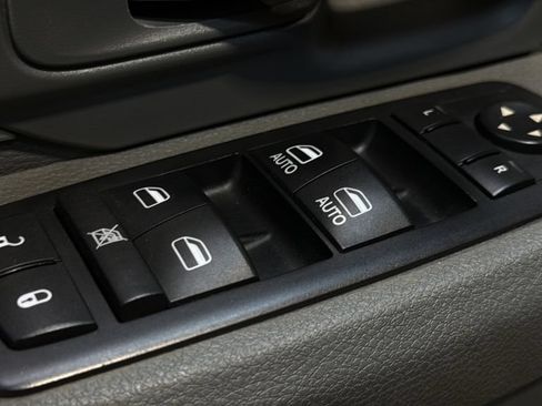 Used 2016 RAM 1500 Classic SLT AWD/4WD image 17
