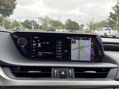 Used 2020 Lexus ES 300h w/ Premium Package image 23