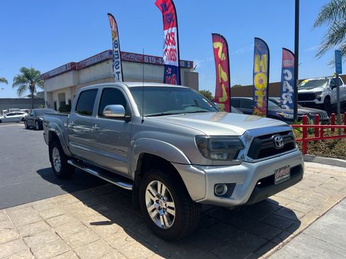 Used 2015 Toyota Tacoma PreRunner w/ Limited Package RWD image 2