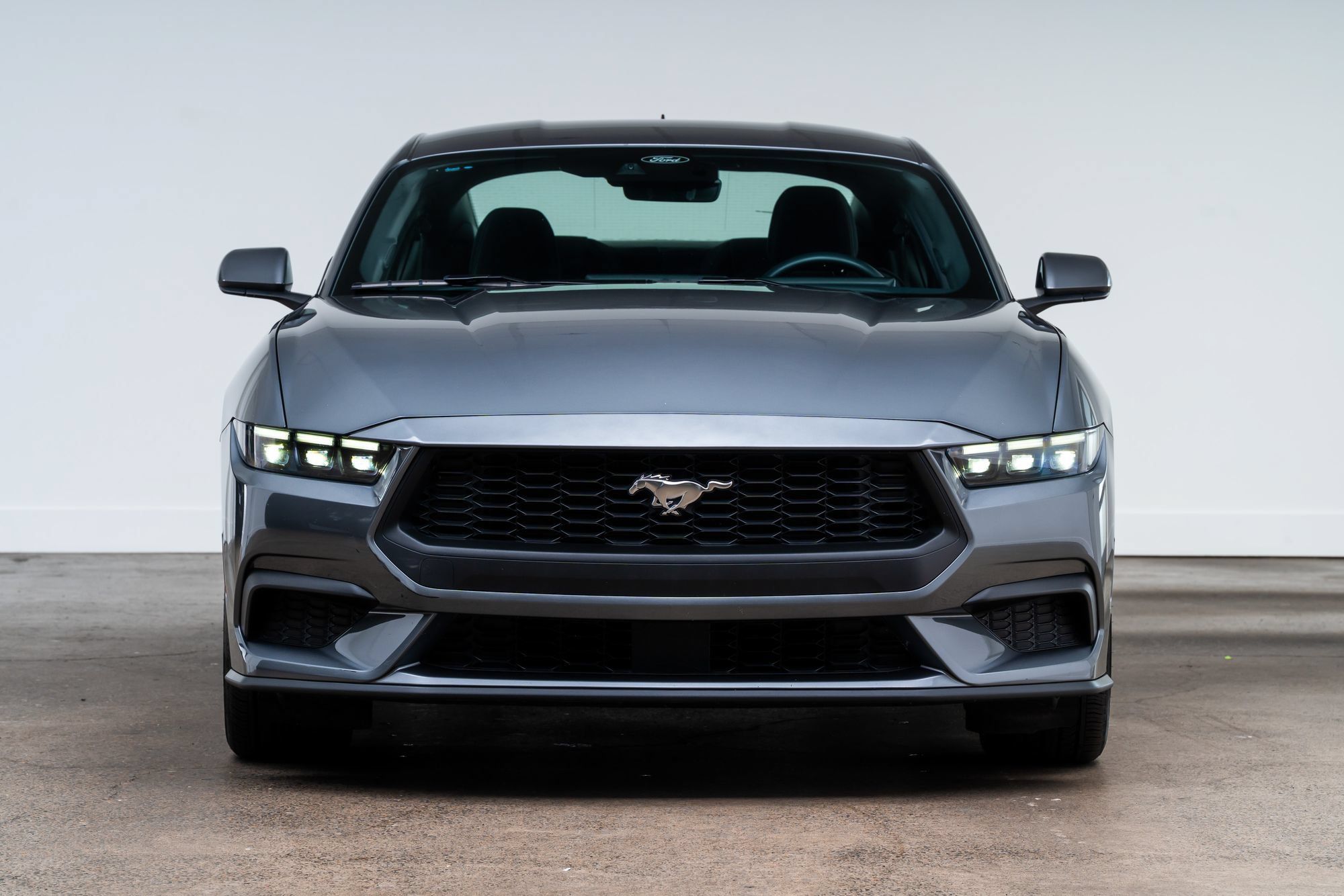 Used 2025 Ford Mustang Coupe RWD image 2