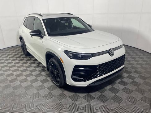 New 2026 Volkswagen Tiguan SE R-Line AWD/4WD image 1