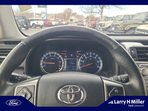 Used 2016 Toyota 4Runner SR5 image 10