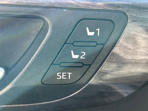 Used 2023 Toyota Highlander Platinum image 29