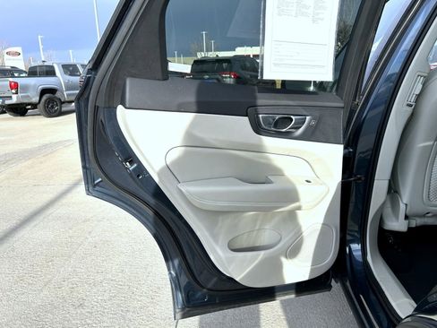 Used 2023 Volvo XC60 B5 Plus AWD/4WD image 19