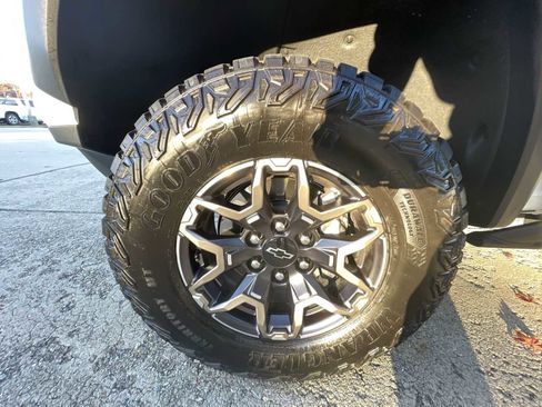 Certified 2025 Chevrolet Colorado ZR2 w/ Technology Package image 34