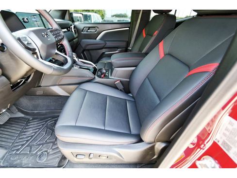 Used 2026 Chevrolet Colorado Z71 w/ Technology Package AWD/4WD image 11