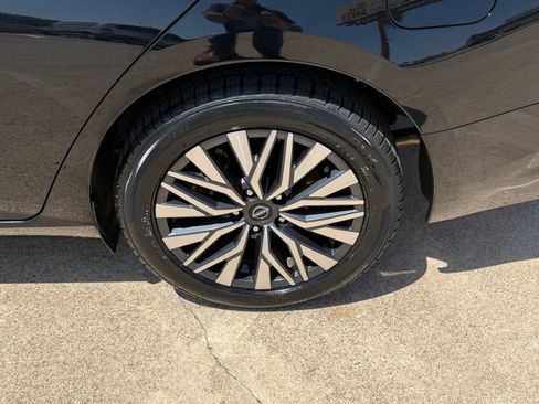 Used 2025 Nissan Altima 2.5 SV FWD image 9