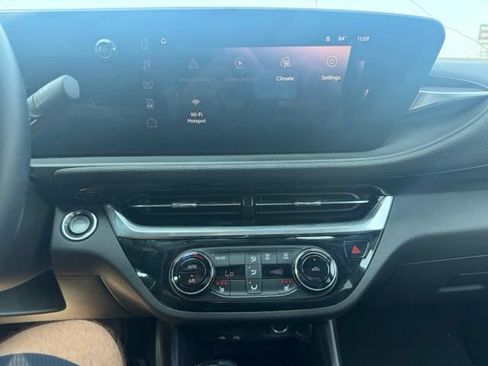 Used 2024 Buick Envista Sport Touring w/ Convenience I Package FWD image 18