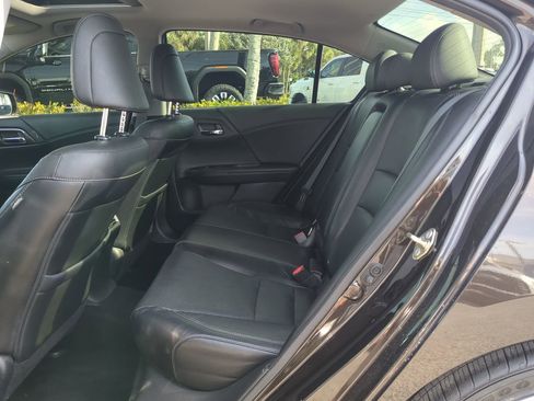 Used 2016 Honda Accord Touring image 14