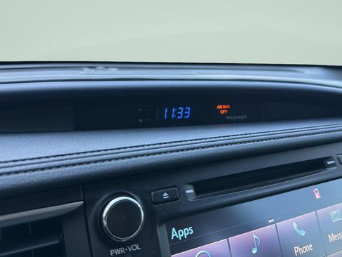 Used 2014 Toyota Highlander Limited w/ Driver Technology Package AWD/4WD image 18