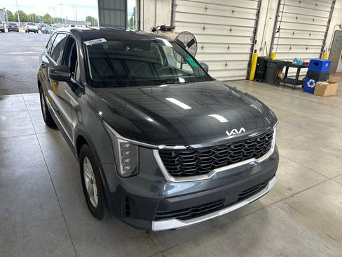 Used 2025 Kia Sorento LX FWD image 1