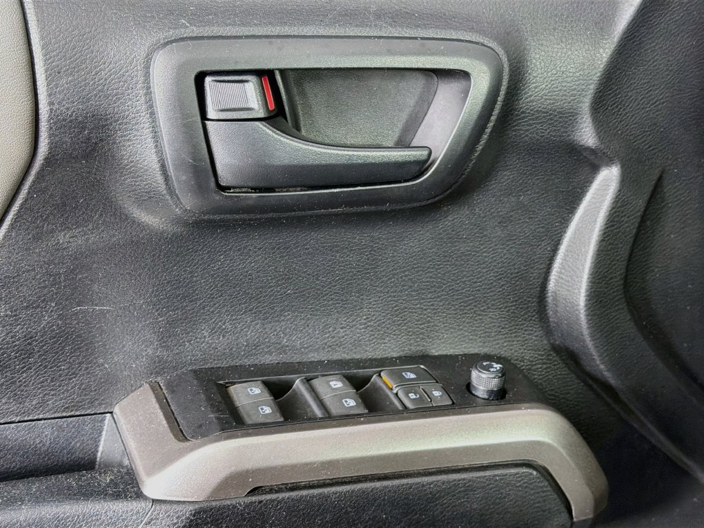 Used 2022 Toyota Tacoma SR5 w/ Technology Package RWD image 23