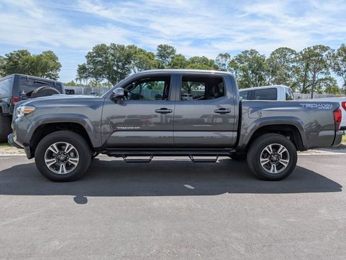 Used 2019 Toyota Tacoma TRD Sport image 2