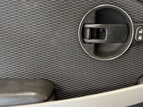 Used 2008 Pontiac Torrent 2WD image 13