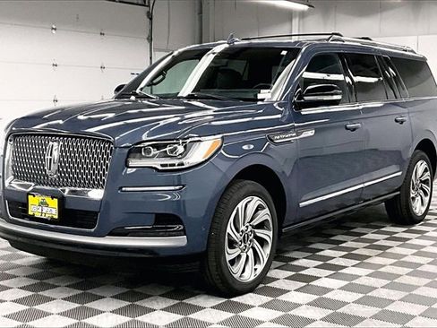 Used 2023 Lincoln Navigator L Reserve image 10