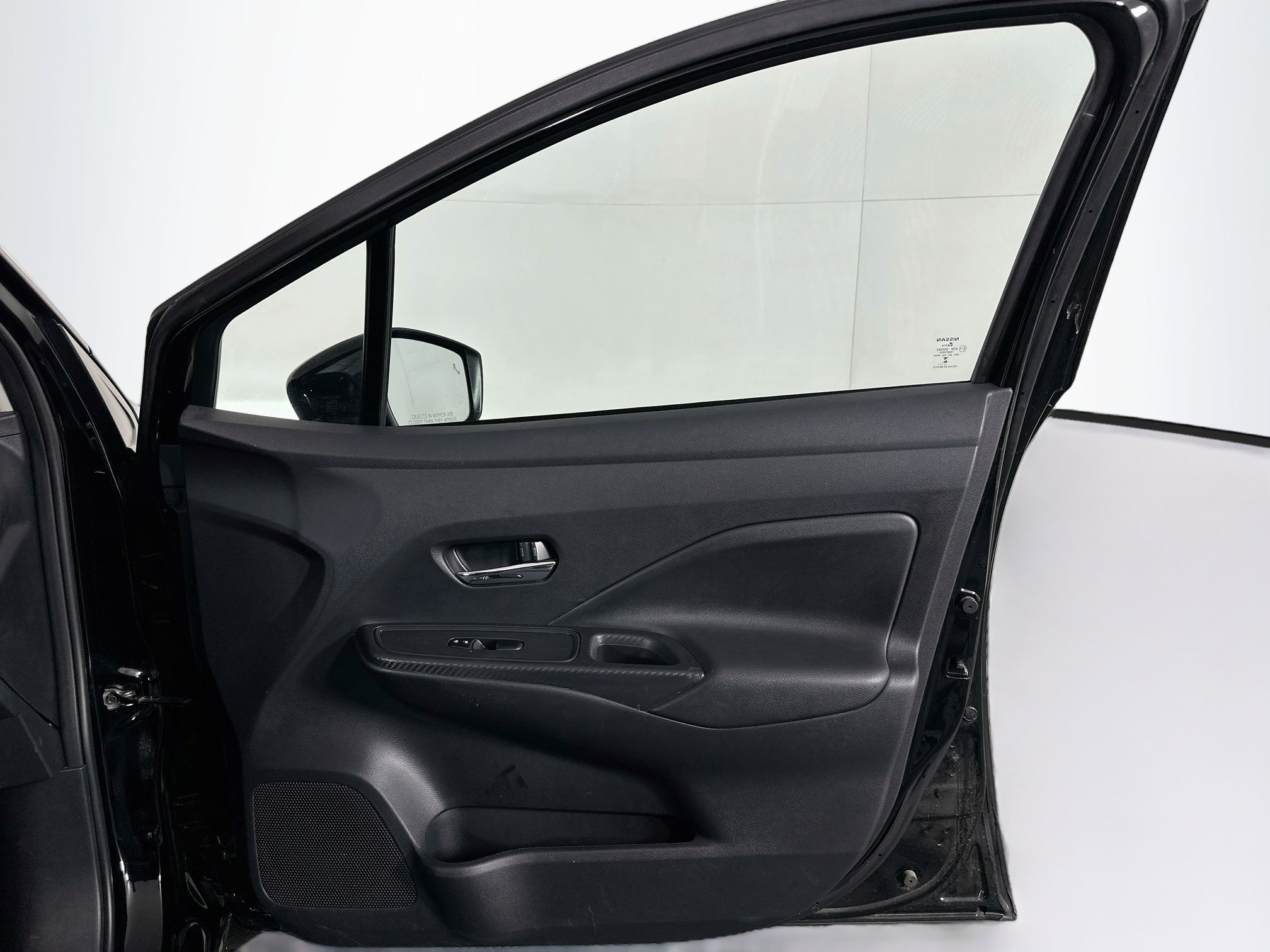Used 2025 Nissan Versa SV FWD image 31