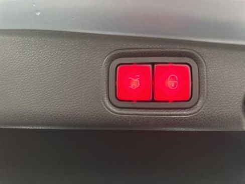 Used 2017 Mercedes-Benz E 300 4MATIC image 20