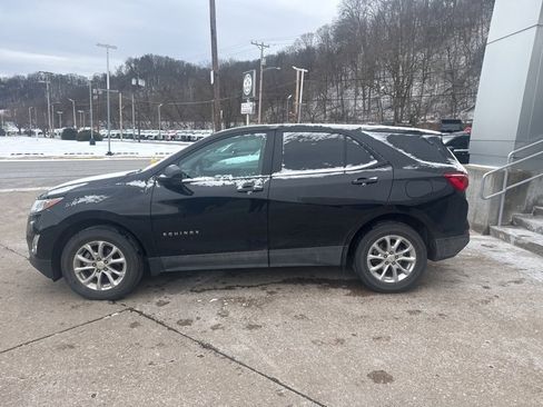 Used 2020 Chevrolet Equinox LS w/ LS Convenience Package image 4