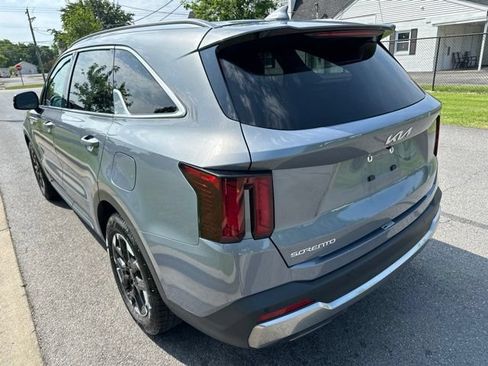 Certified 2024 Kia Sorento S FWD image 14