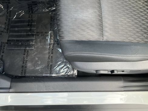 Used 2018 Nissan Rogue SV image 15