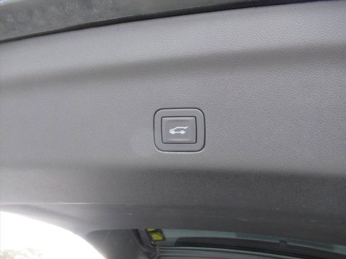 Used 2025 GMC Yukon Denali image 35