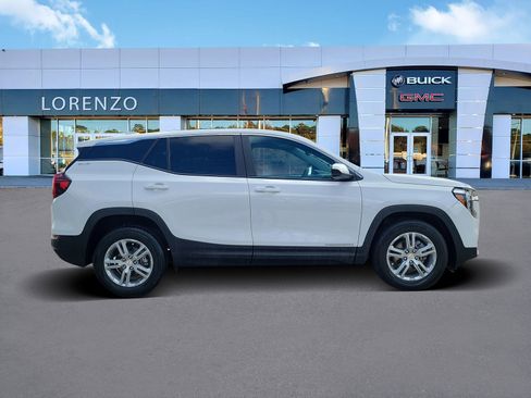 Used 2023 GMC Terrain SLE image 4