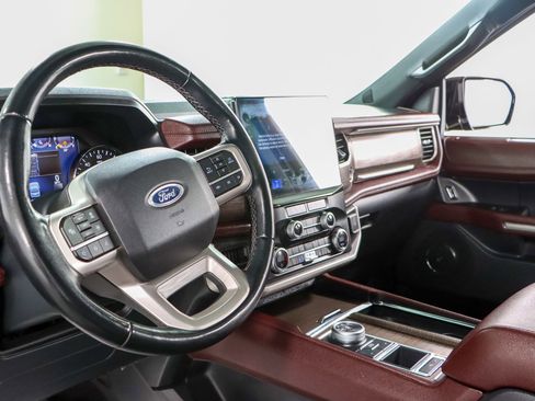 Used 2022 Ford Expedition Limited image 23