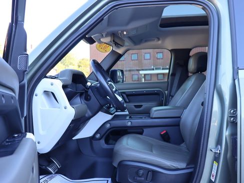 Used 2020 Land Rover Defender 110 HSE image 12
