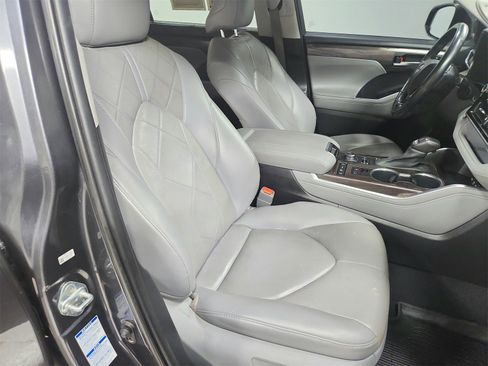 Used 2020 Toyota Highlander Platinum image 39