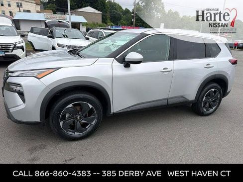 Certified 2025 Nissan Rogue SV AWD/4WD image 4