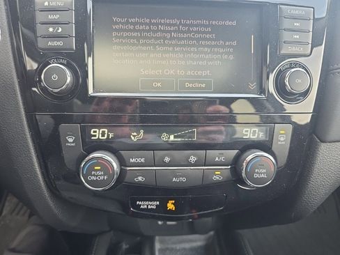 Used 2019 Nissan Rogue SL w/ Premium Package image 25