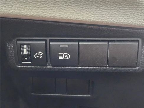 Used 2024 Toyota Corolla Cross L image 11