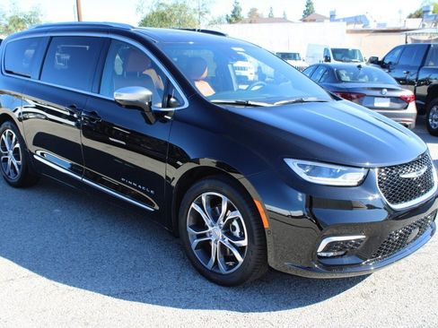 New 2026 Chrysler Pacifica Pinnacle image 3
