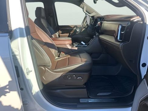 Used 2024 GMC Sierra 3500 Denali w/ Denali Reserve Package image 28