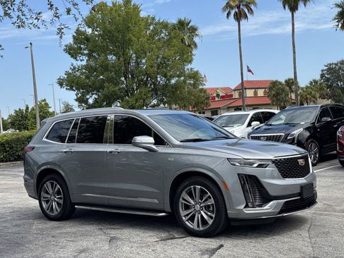 Used 2025 Cadillac XT6 Premium Luxury FWD image 6