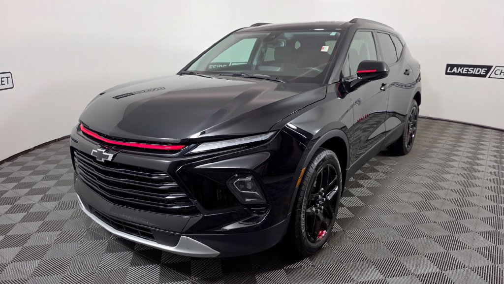 Used 2025 Chevrolet Blazer LT w/ Redline Edition FWD image 2
