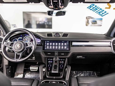 Used 2022 Porsche Cayenne S Platinum image 37