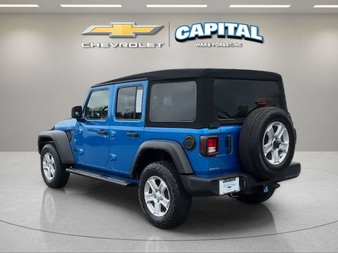 Used 2022 Jeep Wrangler Unlimited Sport AWD/4WD image 3
