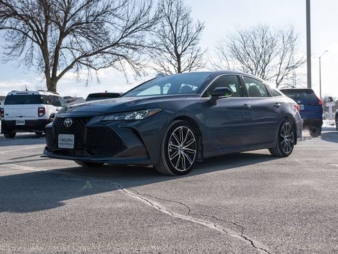 Used 2019 Toyota Avalon XSE image 5