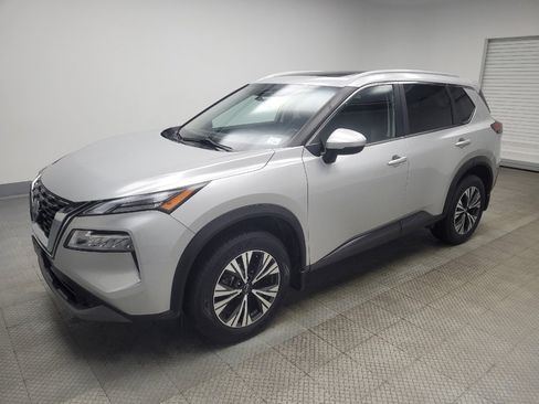 Used 2022 Nissan Rogue SV w/ SV Premium Package image 2