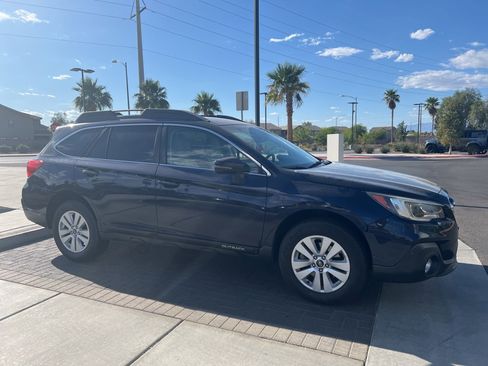 Used 2018 Subaru Outback 2.5i Premium AWD/4WD image 3