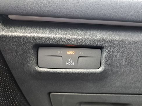 New 2025 Volkswagen Tiguan SE image 15