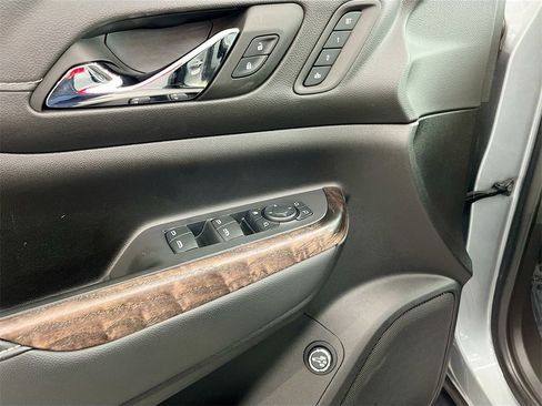 Used 2023 GMC Acadia Denali w/ Denali Technology Package image 18