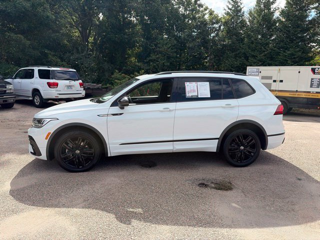 Used 2022 Volkswagen Tiguan SE R-Line AWD/4WD image 3