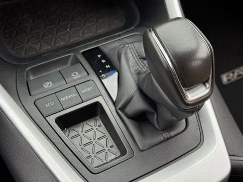 Used 2025 Toyota RAV4 XLE Premium image 20