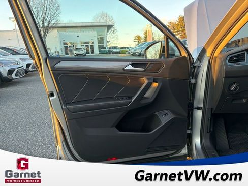 Certified 2022 Volkswagen Tiguan SE image 11