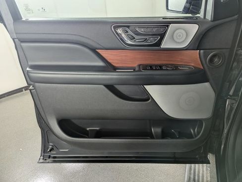 Used 2020 Lincoln Navigator Reserve AWD/4WD image 9