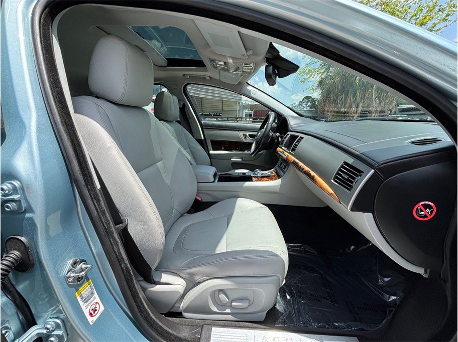 Used 2012 Jaguar XF RWD image 41