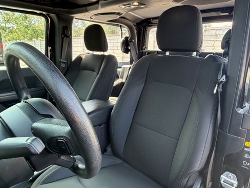 Used 2020 Jeep Wrangler Sport AWD/4WD image 4
